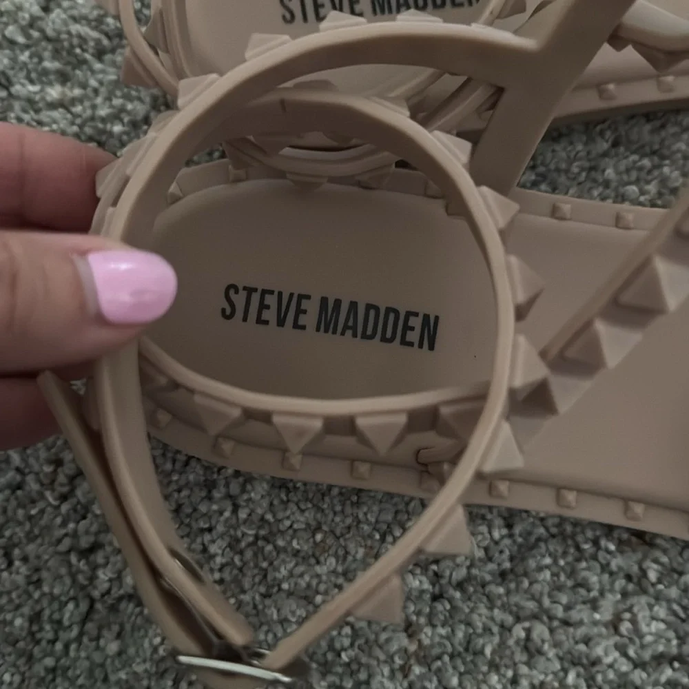 Steve Madden Women’s Transport Flat Sandal - Picture 5 of 7